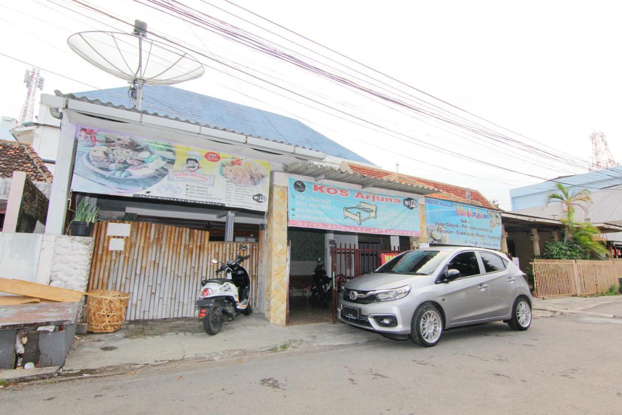 三宝垄 阿朱那青年旅馆酒店 外观 照片